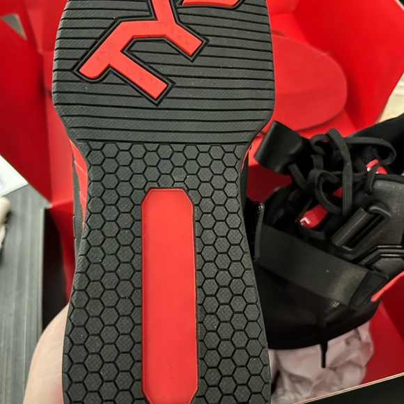 BRAND NEW TYR L-1 LIFTER BLACK/RED W8.5/M7 - Picture 3 of 7